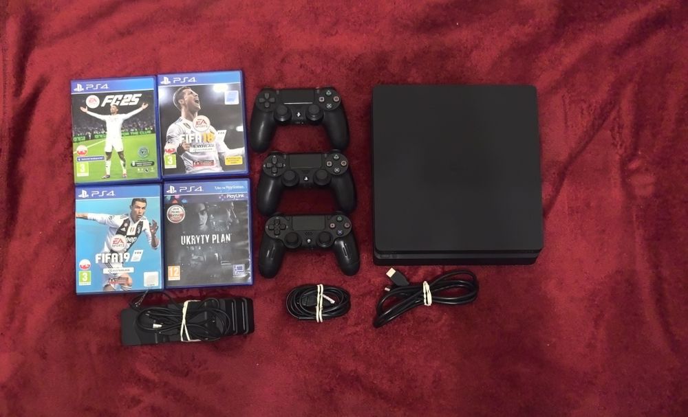 Konsola PS4 Slim 1TB + 3 PADY + INNE AKCESORIA