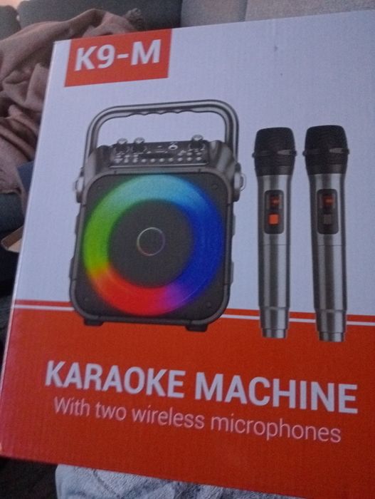 Głośnik z dwoma mikrofonami