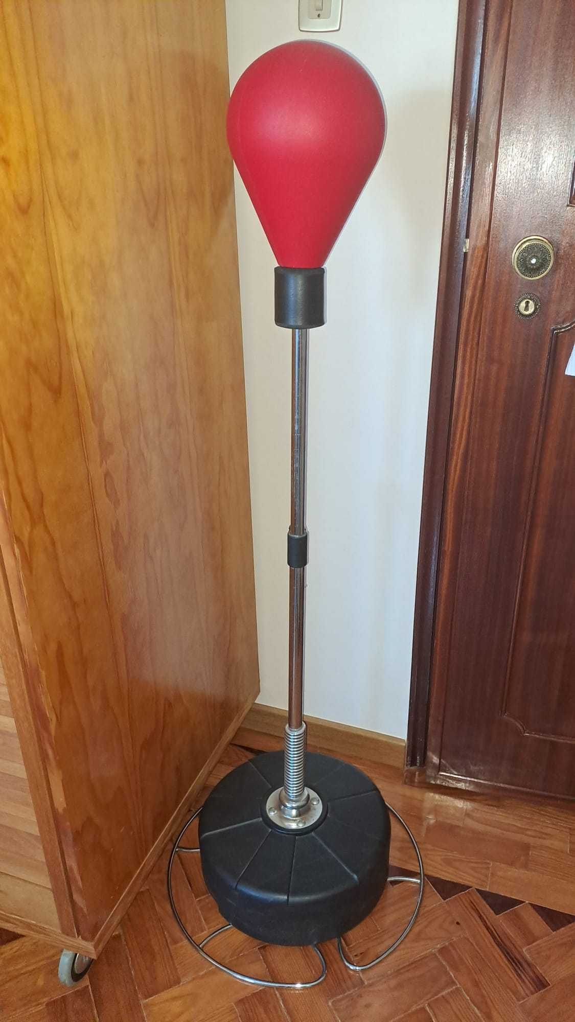Pera de boxe com altura ajustável
