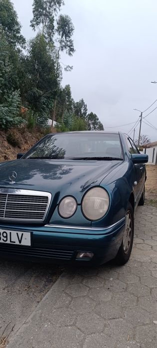 Mercedes e220 sedan