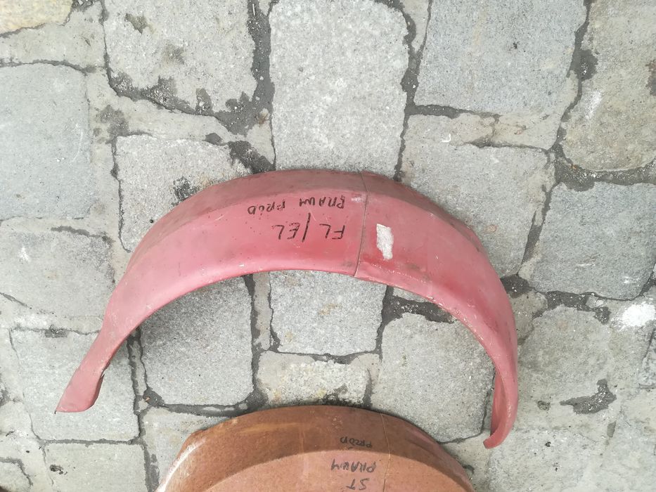 Fiat 126p nadkola przednie zewnętrzne szerokie . FL i EL prawe przedni