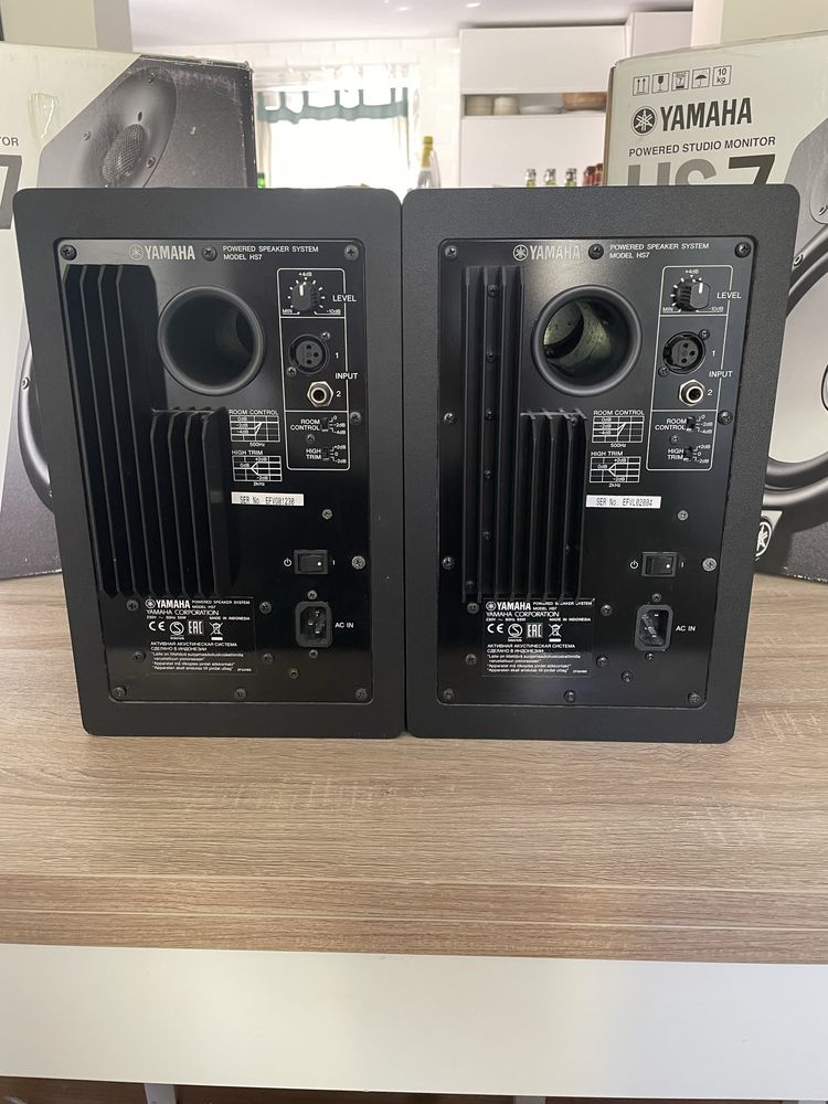 Yamaha HS7 Monitores