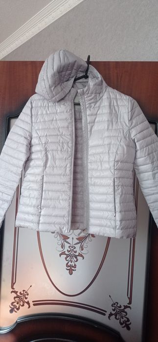 Продам куртки та жилетки з яких виросли,стан нових