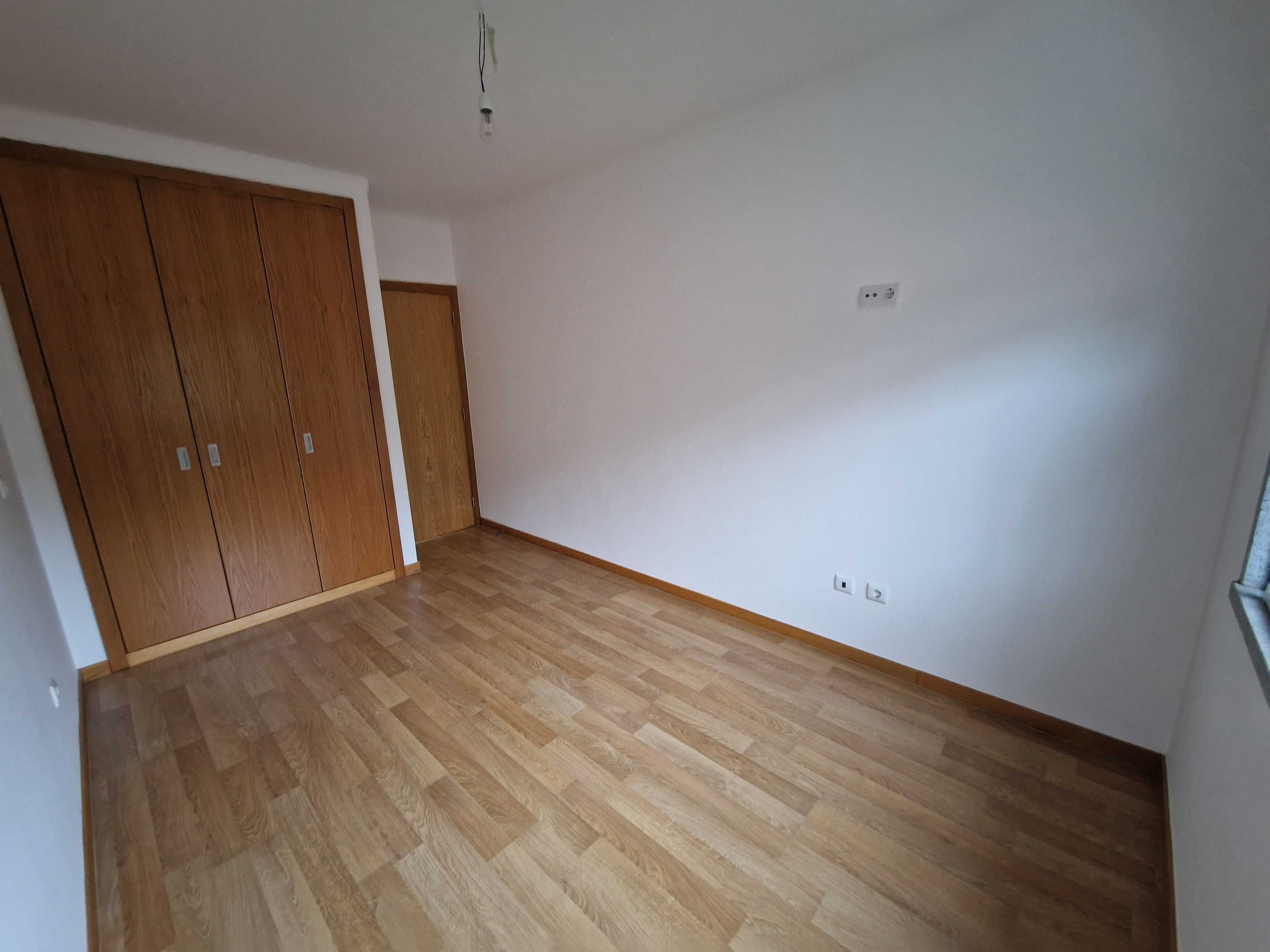 Arrenda-se Apartamento T2 Quinta do Cedro – 117 m²