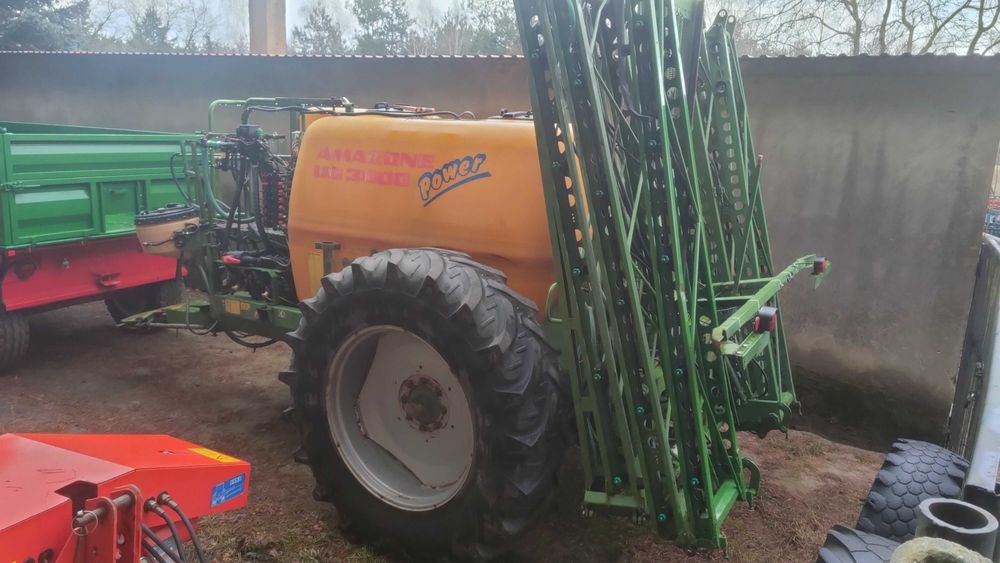 Opryskiwacz ciągany AMAZONE UG 3000 18m. szer.