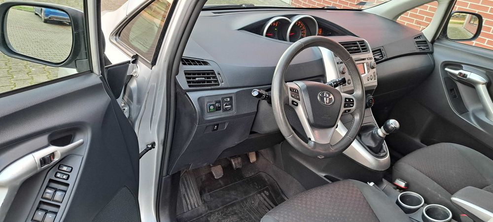 Toyota Verso 2010 rok 1.8 Gaz  Model po liftingu7 miejsc 6 biegów