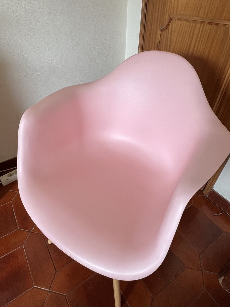 Cadeira rosa marca sklum