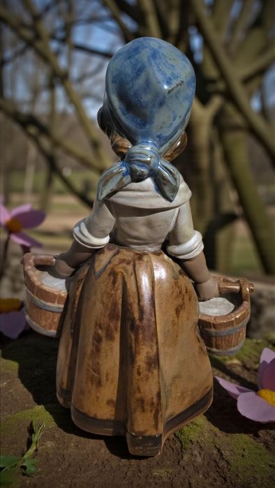 Figurka Lladro – dziewczynka z wiadrami