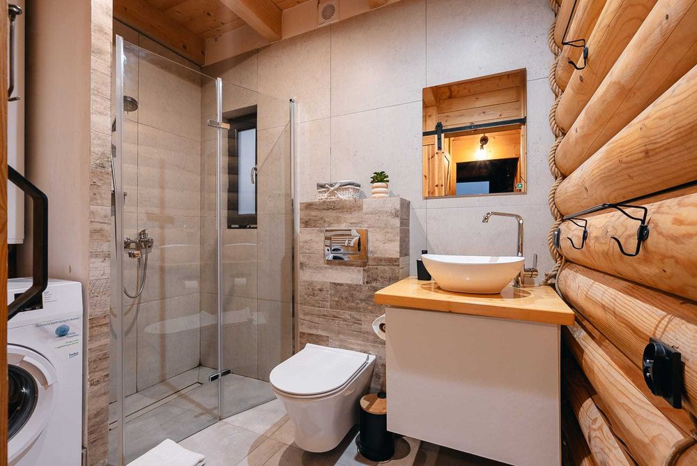 Domek na urodziny nad jeziorem sauna jacuzzi Warmia Mazury plaża