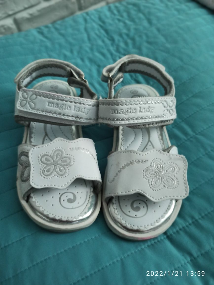 Białe nowe buty sandałki  dziewczęceświecąca podeszwa raz 28 /27 CCC