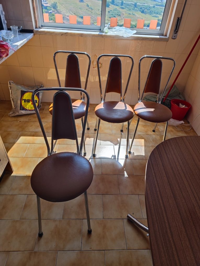 Mesa cozinha com 4 cadeiras