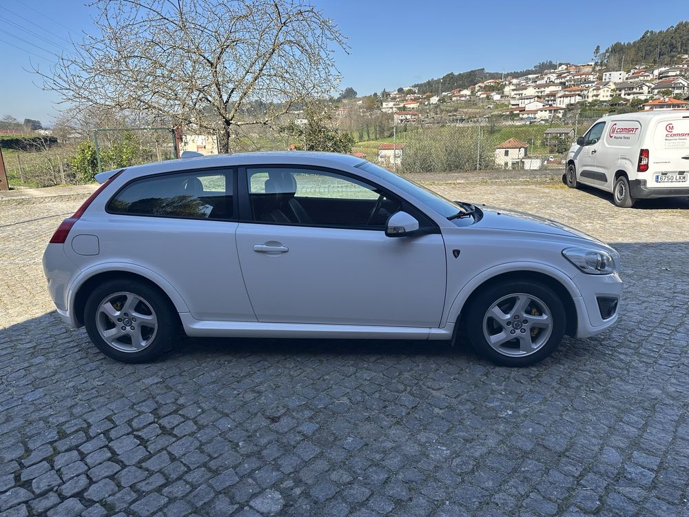 Volvo C30 ,1600diesel,motor PSA,muito fiavel. Ano2010
