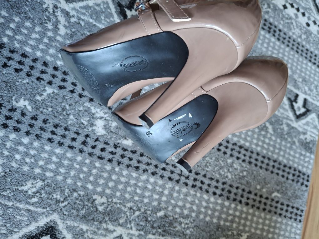 Szpilki nude Deichmann 39