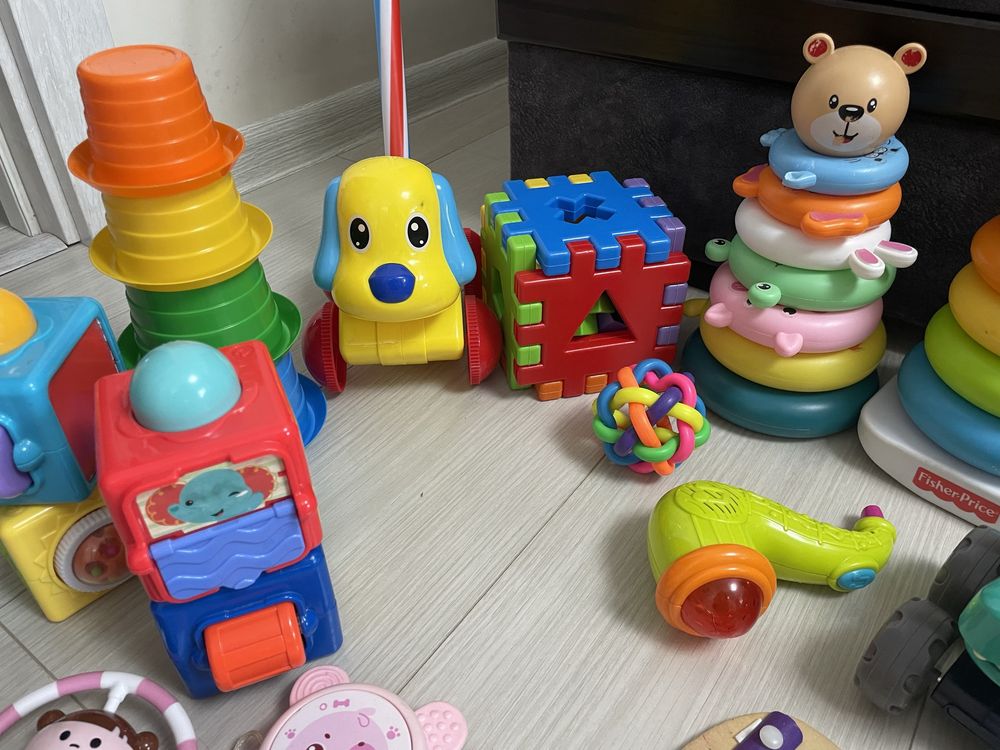 Іграшки розвиваючі для малюків