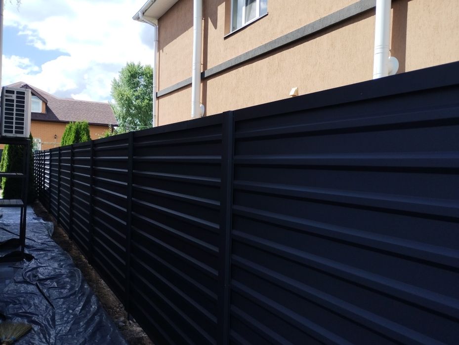 Паркани з профнастилу під ключ ворота відкатні ворота розпашні  забори