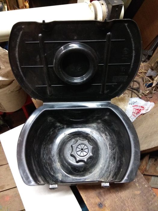 Продам бокс короб запасного колеса корито коробка в запаску R14 Geely