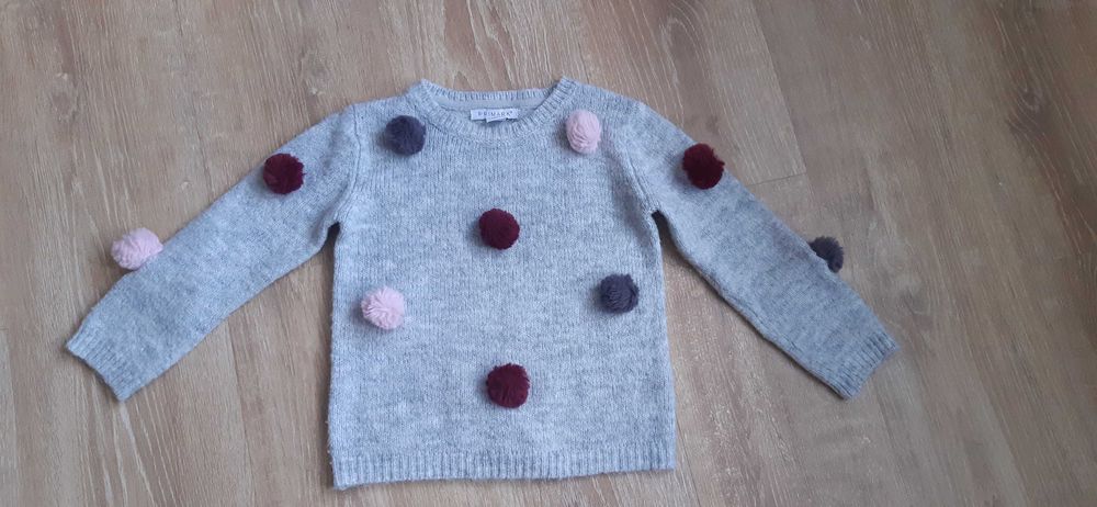 Кофтинка з бубончиками