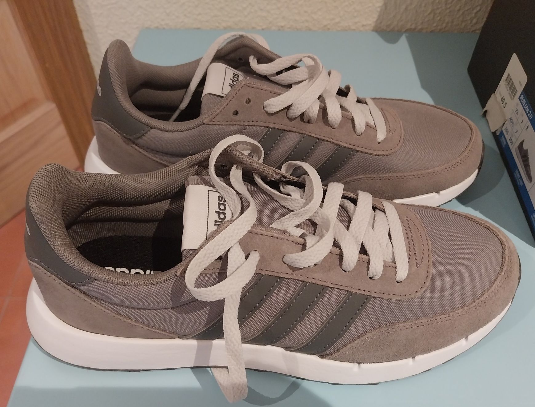 Ténis Adidas 40.5