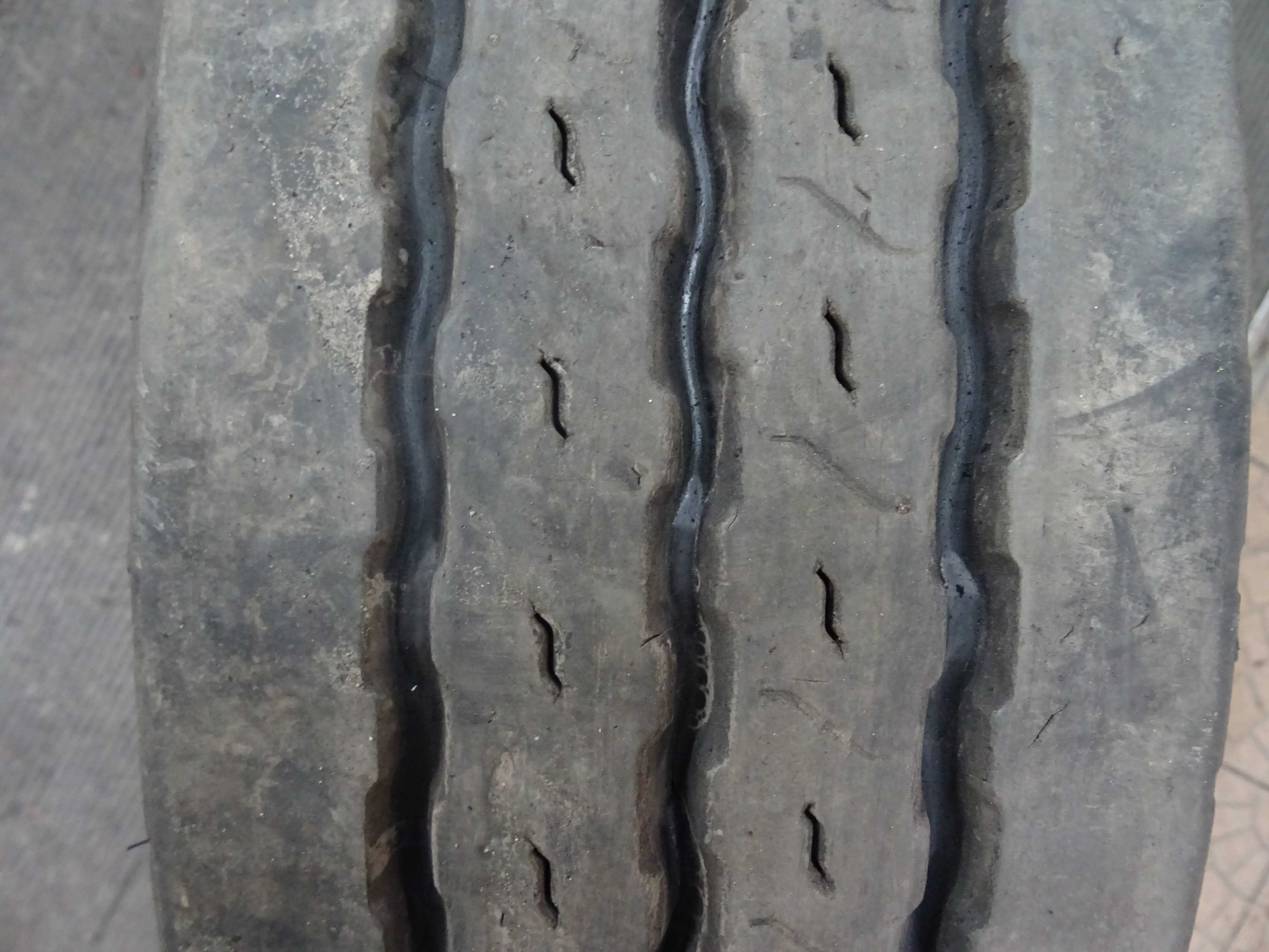 opona 215/75R17.5 Goodyear KMAX T (490 netto)