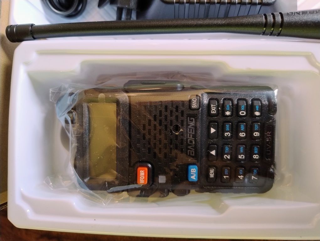 Radiotelefon Baofeng UV5R nowy.