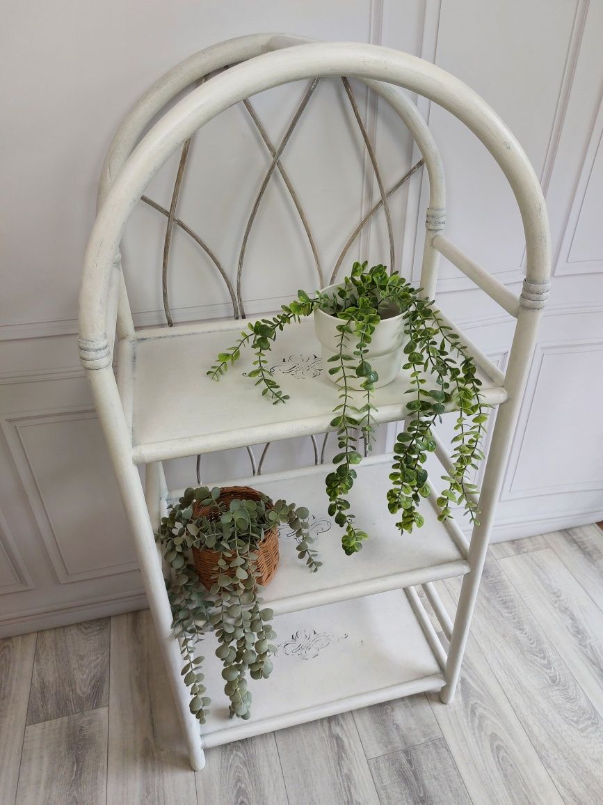 Biały rattanowy półokrągły regał / szafka Shabby Chic