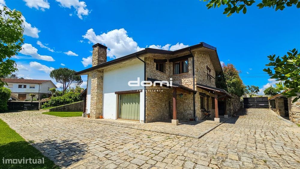 Moradia de Pedra com um charme único, localizada  a poucos minutos das