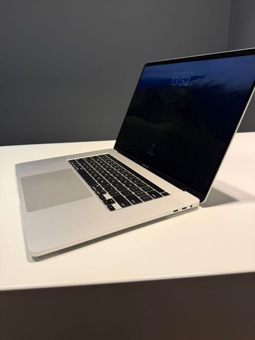 MacBook Pro 16” 32GB RAM 1 TB SSD, Touch Bar 2019