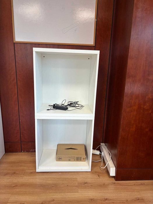 Lote de mobiliário de escritório e informática