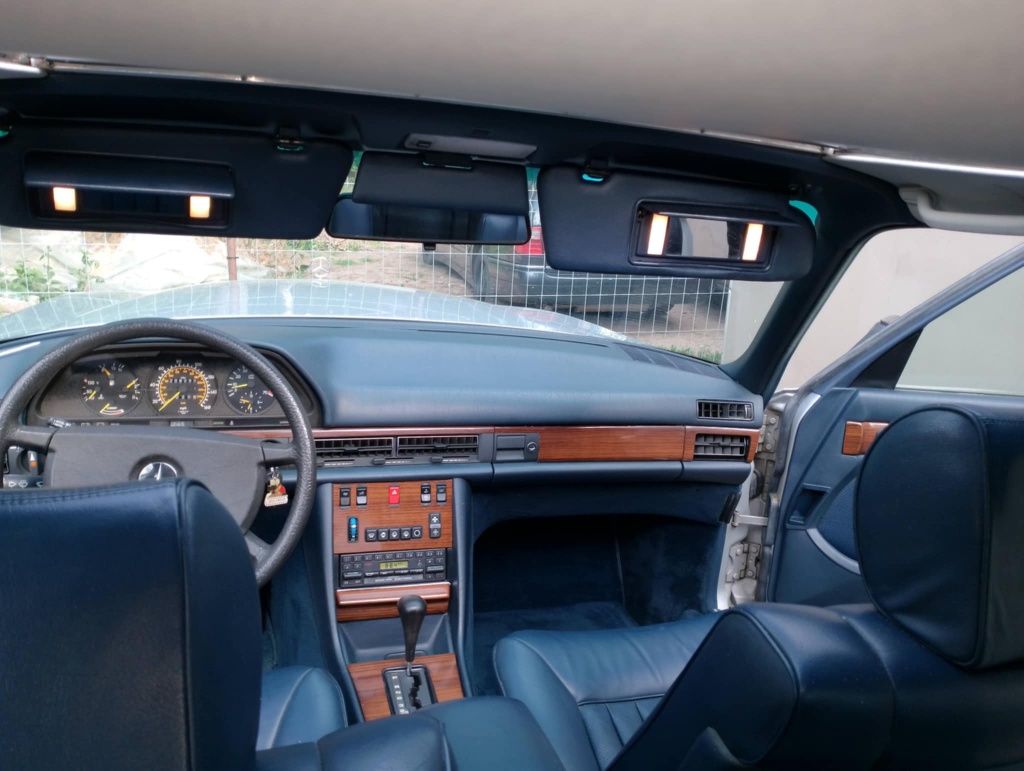 Mercedes w126 sedan