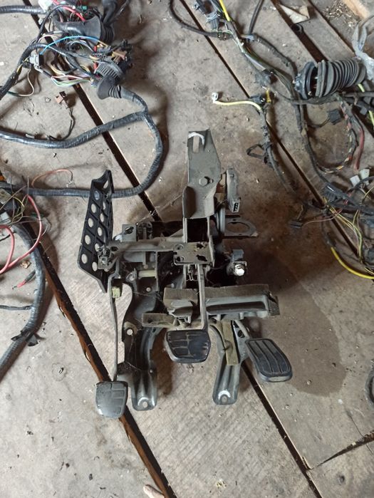 Педалі в Фольксваген Пассат Б4 Volkswagen Passat B4