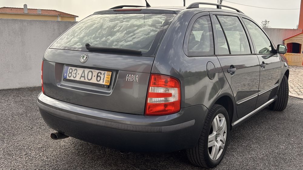 Skoda Fabia 1.2HTP com um dono