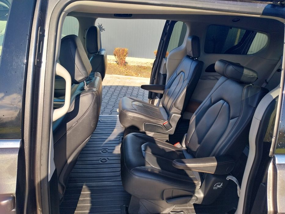 Chrysler Pacifica 3.6 2018 rok 8 osobowy