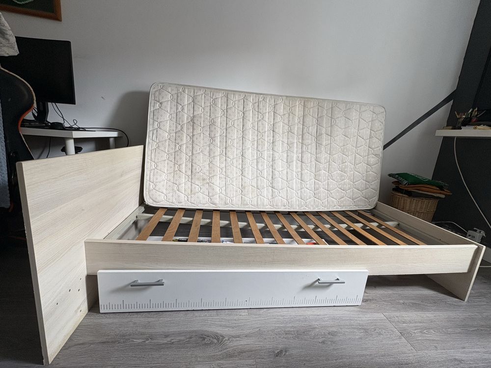 Vendo cama de solteiro sem colchao