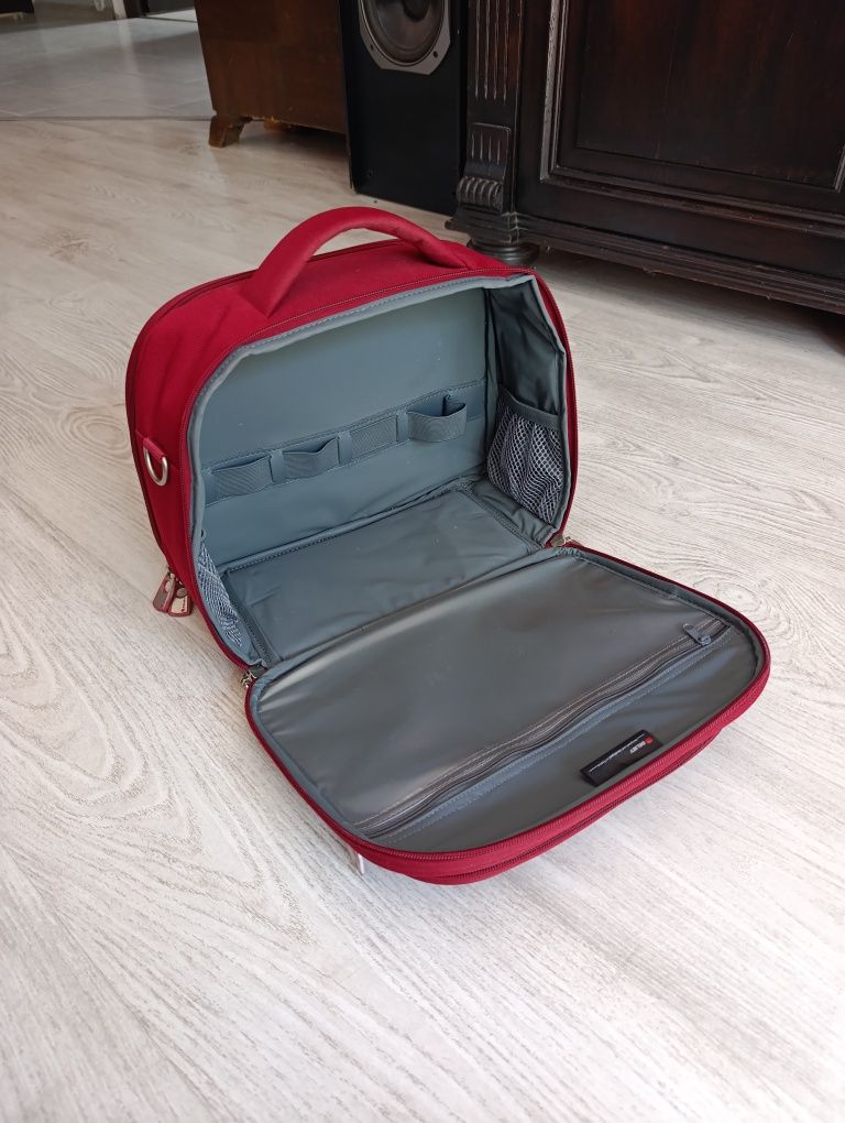 Kuferek na kosmetyki Delsey, kosmetyczka