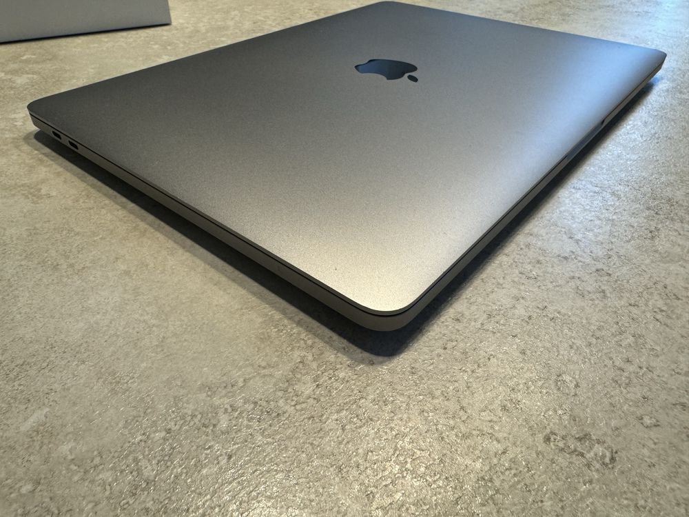 Macbook Pro M1 8/256 space gray