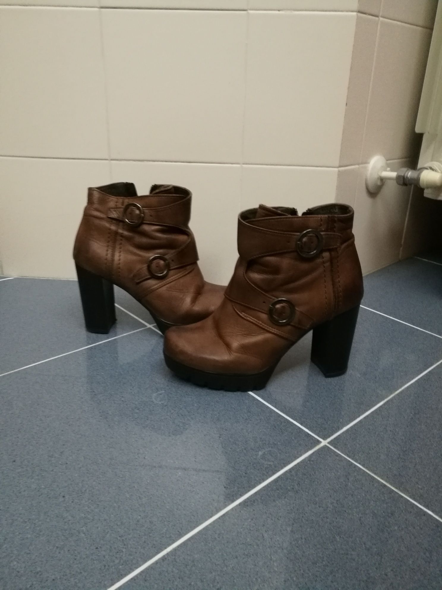 Botins Hush Puppies Castanhos