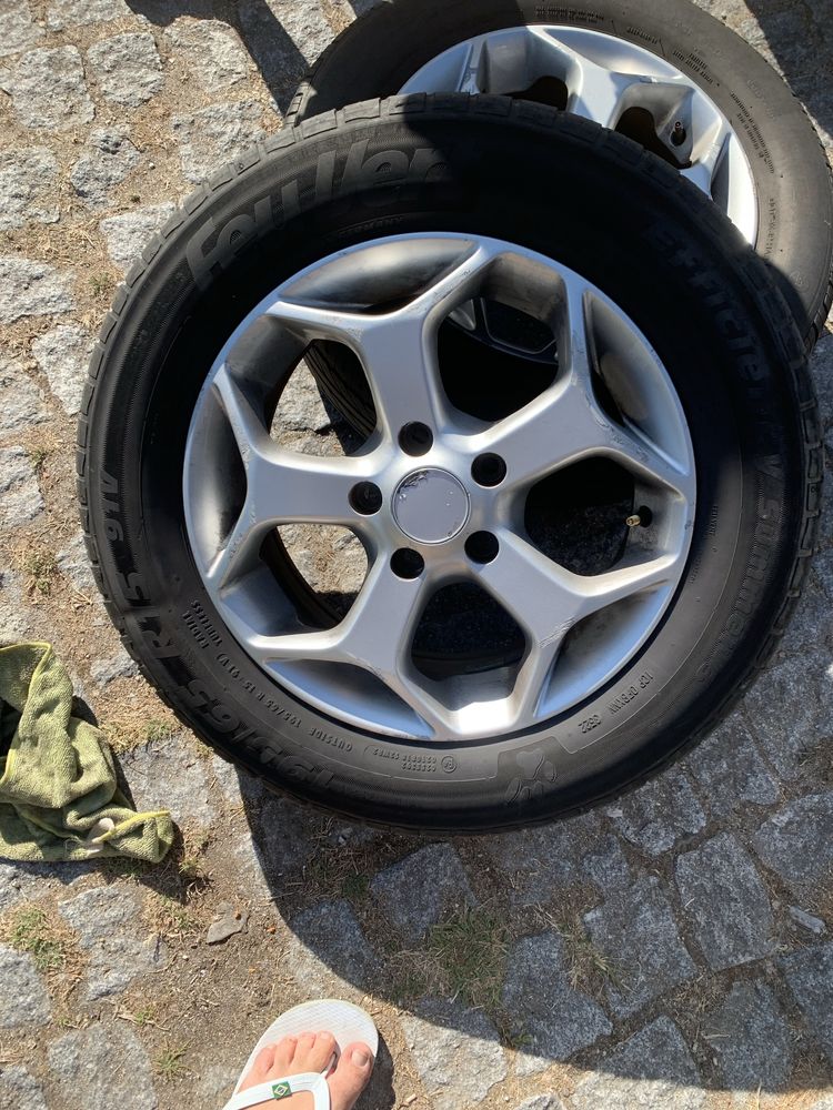 Jantes 15 com pneus bons volvo , ford peugout