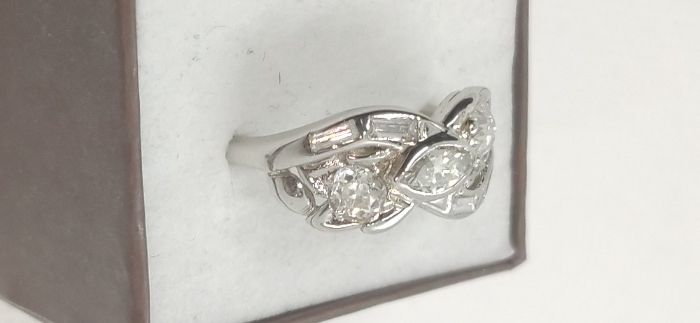 Złoty pierścionek z brylantami 1.08ct i diamentami 0.20ct / certyfikat