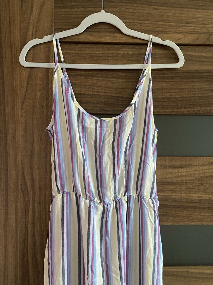 letnia sukienka maxi w paski marki coalition