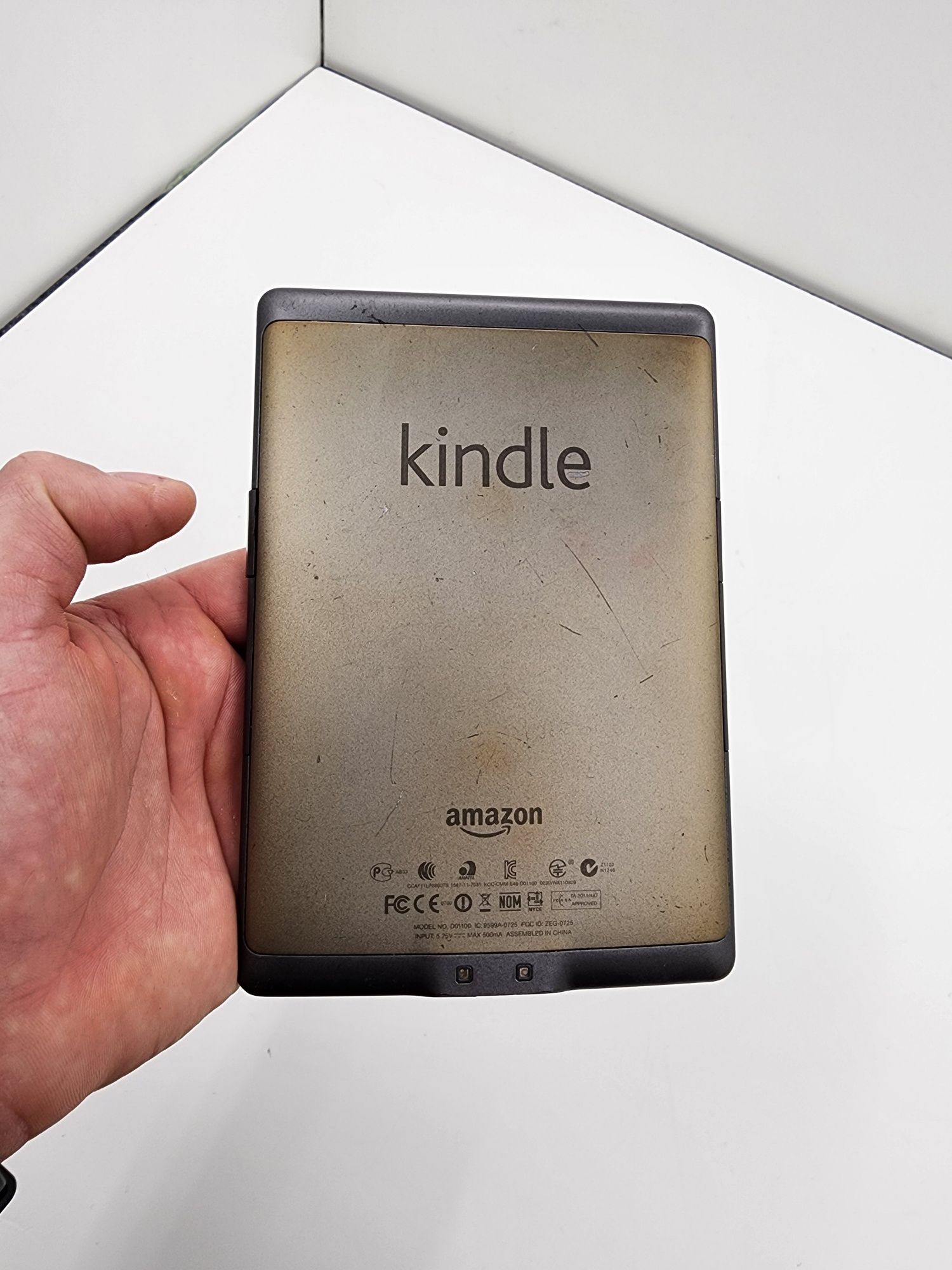 Електрона книга на запчастини Kindle
