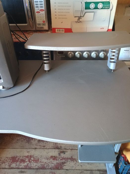 Комп'ютерний стіл. Самовивіз