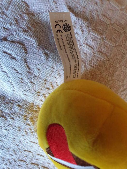 2 peluches emoji e 4 pingo doce