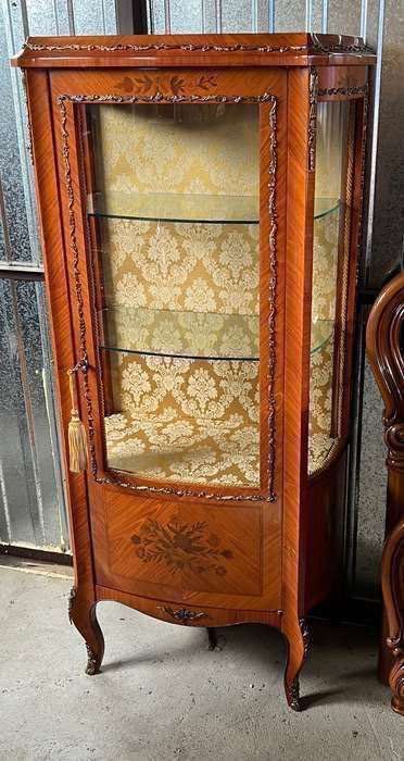 Włoska  oryginalna intarsjowana witryna