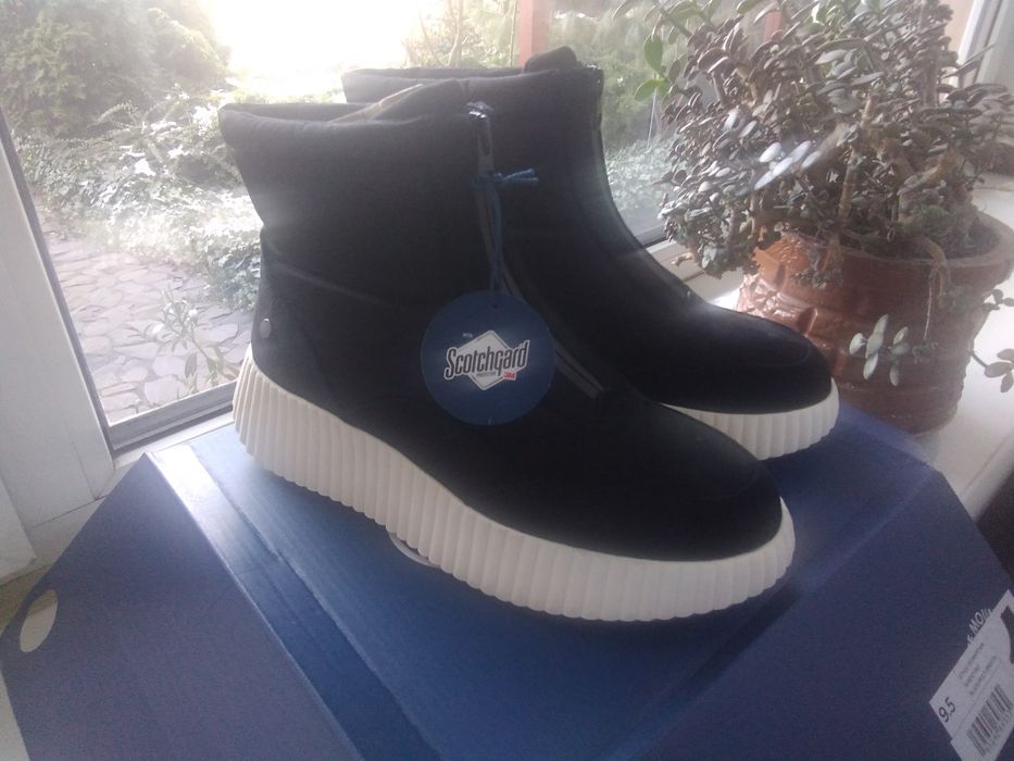 Якісні, фірмові чобітки