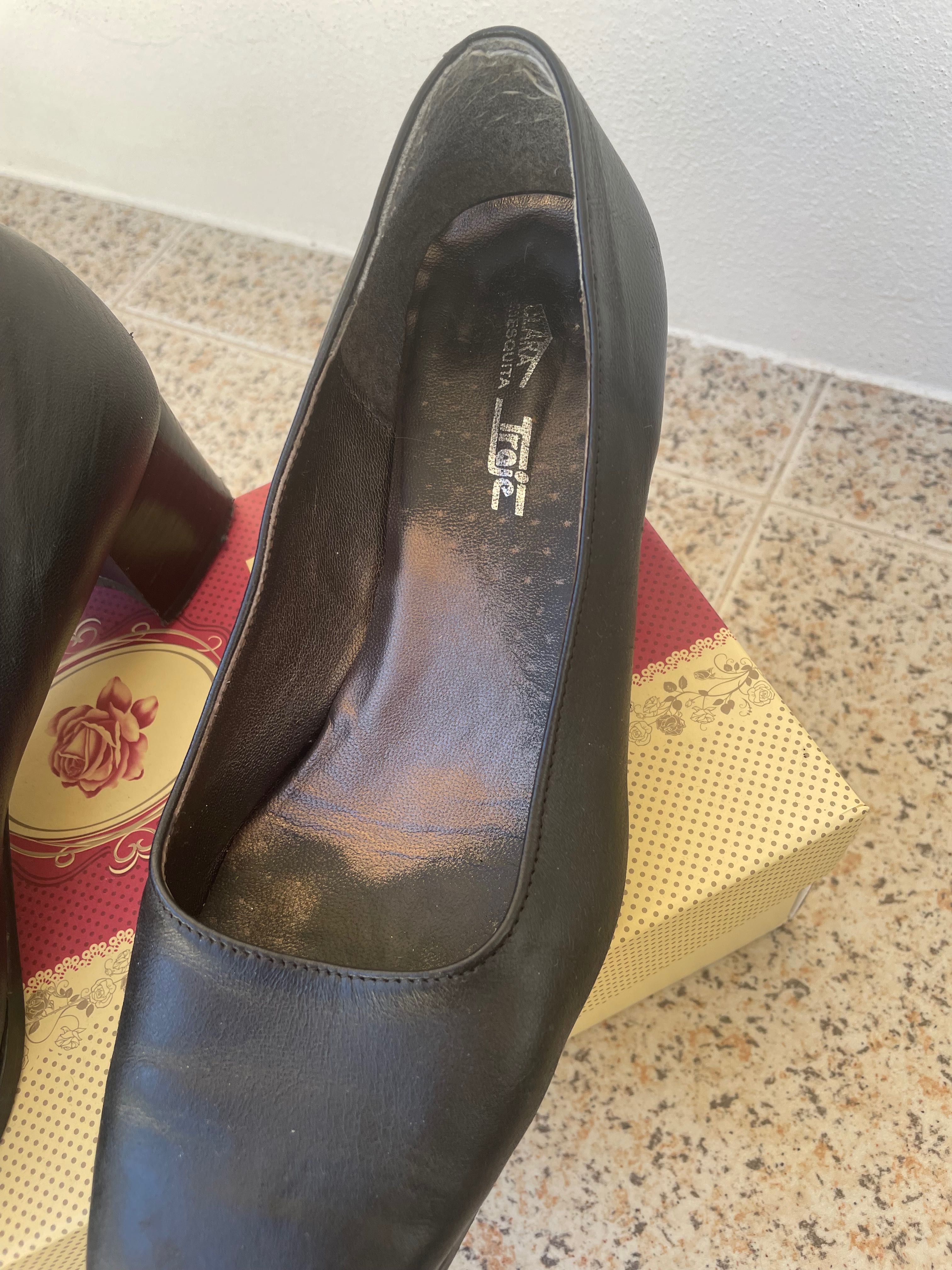 Sapatos de traje académico