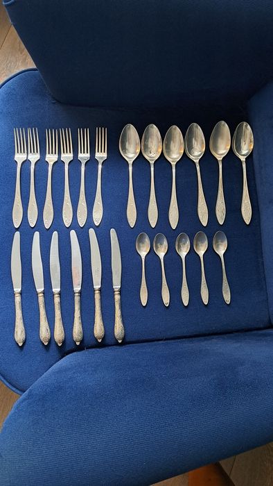 Stary zestaw posrebrzanych sztucców