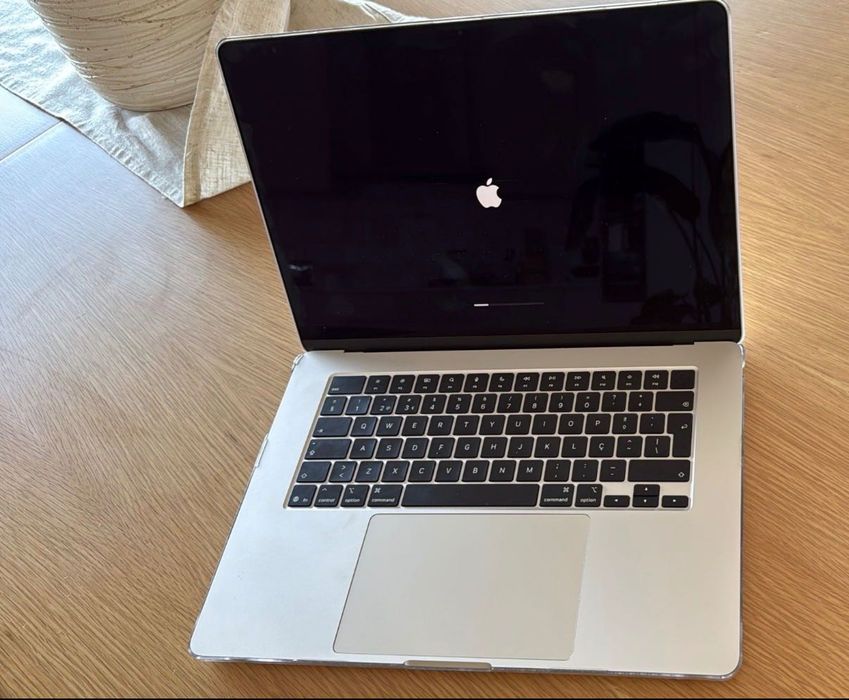 Macbook Air 15” chip M4 16Gb memoria 512 Gb armazenamento
