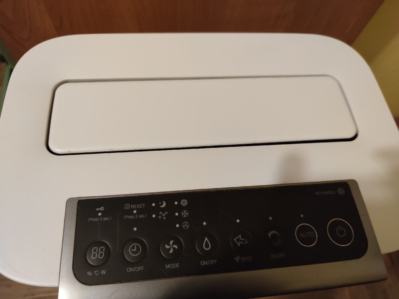 Oczyszczacz powietrza + nawilżacz Sharp KC-G40EU-W (z jonizacją)
