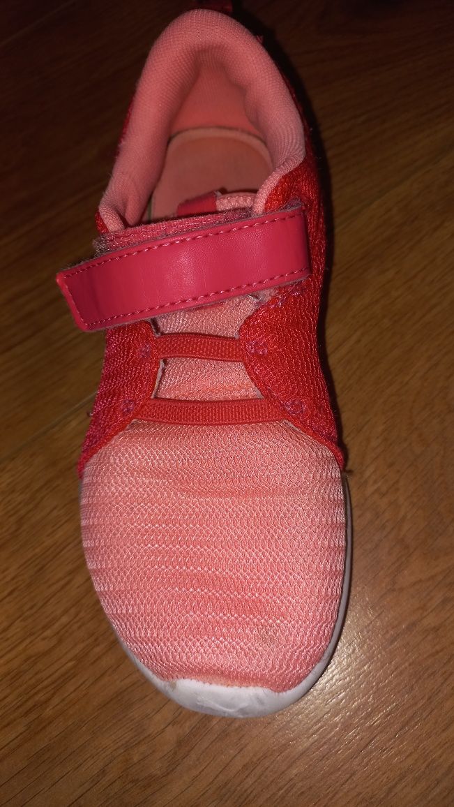 Кросівки nike для дівчинки