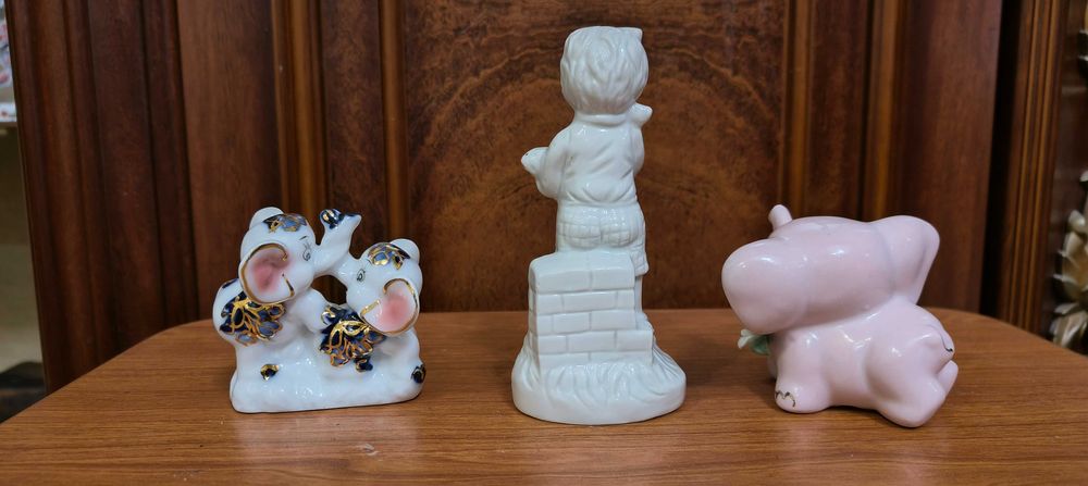 Дівчена та слони.